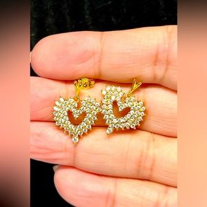 🖤Pretty dangle-pave setting heart earrings —-Gold NWOT